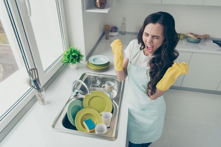 皿洗いが嫌だ、休日はダラダラ…ダメな自分を脳から変えるカンタン習慣