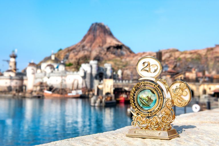 東京ディズニーシーの20周年記念グッズがステキ！7種のキラキラパーツを組み合わせて作る