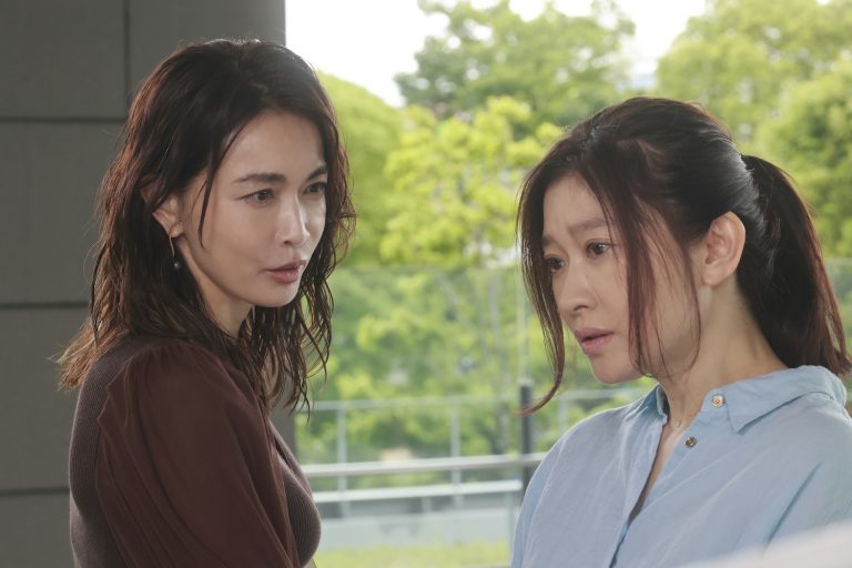 岩田剛典＆篠原涼子、『金魚妻』撮影のウラ話。「なんならもっとやりたいくらい」