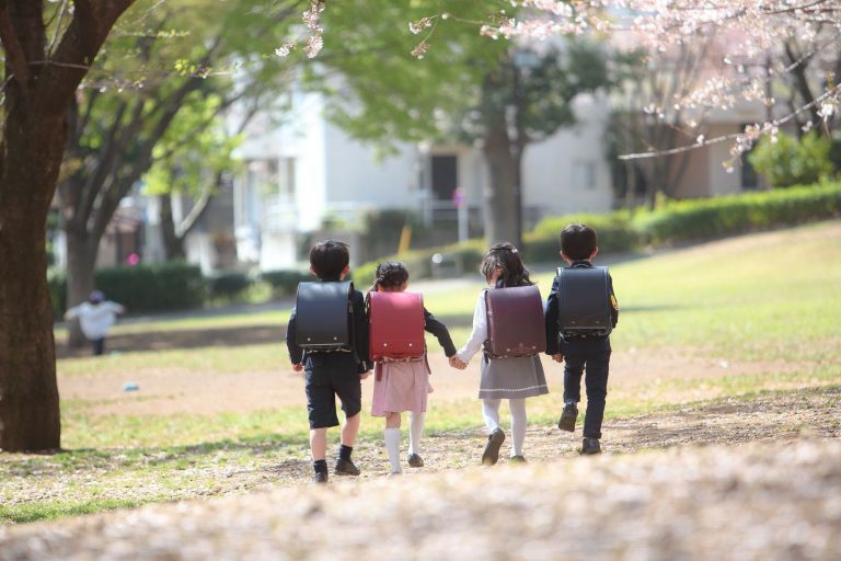 天然革の高級ランドセル「使い込んでも味は出ない」理由。“ラン活”はGWから本格化