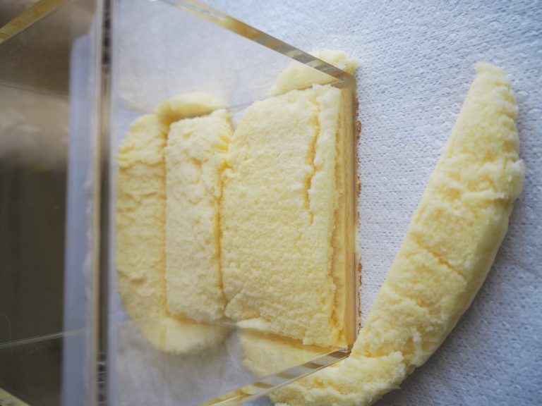 「北海道チーズ蒸しケーキ」で作る簡単ショートケーキ。見た目もかわいい