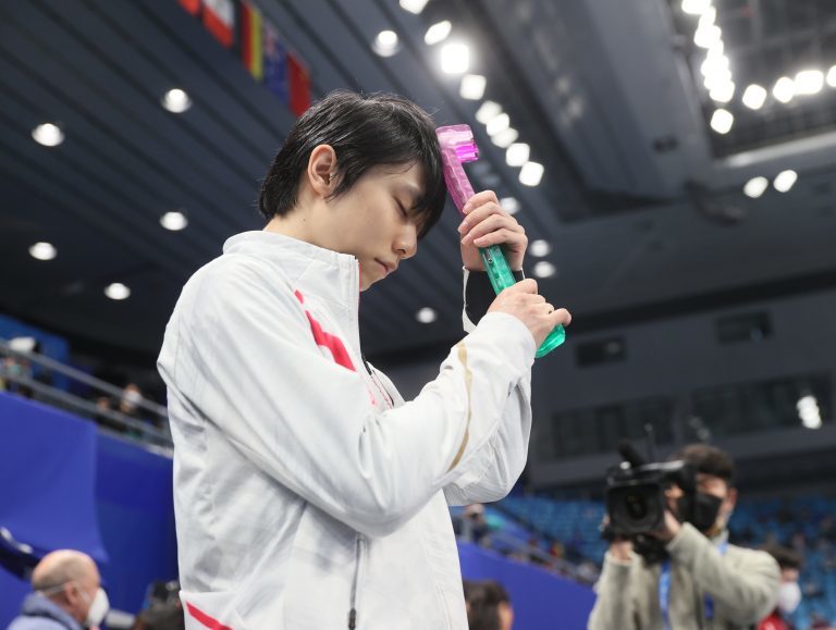 羽生結弦の海外人気が止まらない。“羽生本”が中国etc.で爆売れのわけ