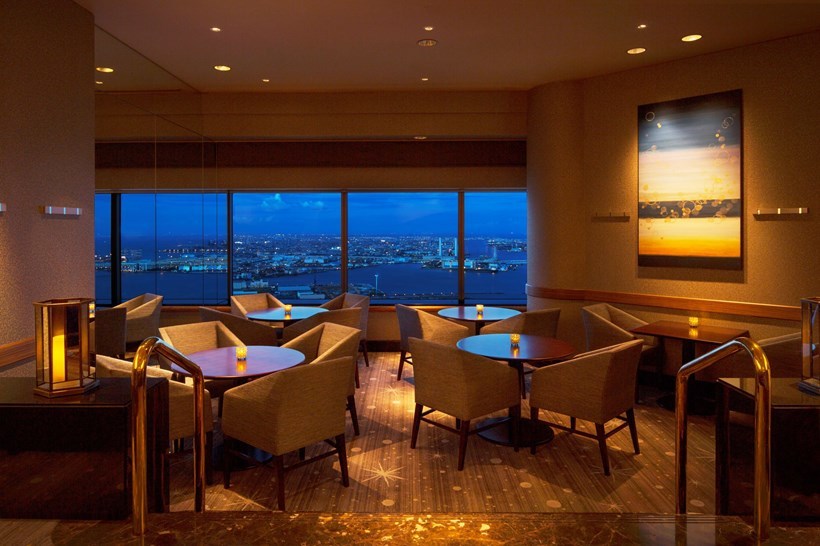 【横浜ロイヤルパークホテル】ホワイトデーにおすすめ！プロポーズプランやスイーツを販売 高層階のレストランで楽しむロマンチックなディナーコースや、リボンをモチーフとした上品なスイーツ