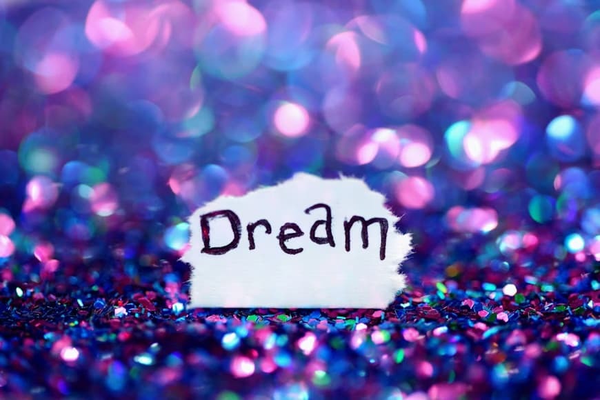 【夢占い】怖い夢を見る原因は？夢のパターン別に隠された意味を解説！