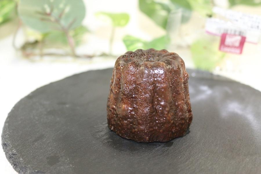 150円とは思えない...!ナチュロで買える「カヌレ」がもちもちで最高においしい件。